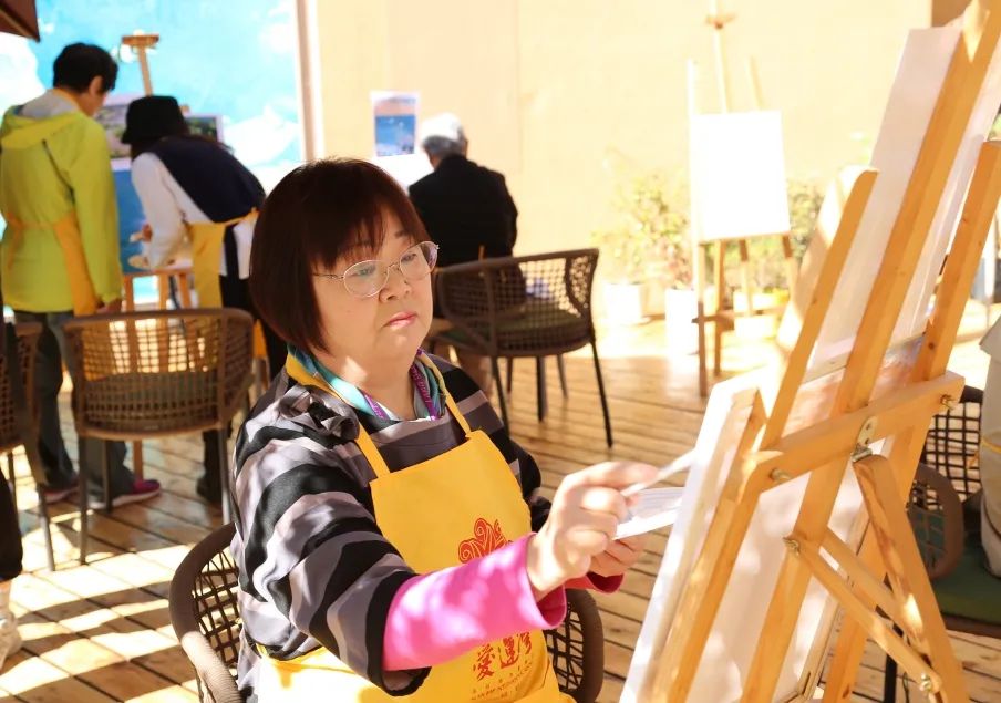 爱莲湾活动回顾 | 画笔下爱莲湾的秋——油画体验课(图7) 爱莲湾活动回顾 | 画笔下爱莲湾的秋——油画体验课(图7)