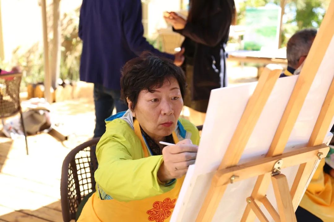 爱莲湾活动回顾 | 画笔下爱莲湾的秋——油画体验课(图14) 爱莲湾活动回顾 | 画笔下爱莲湾的秋——油画体验课(图14)