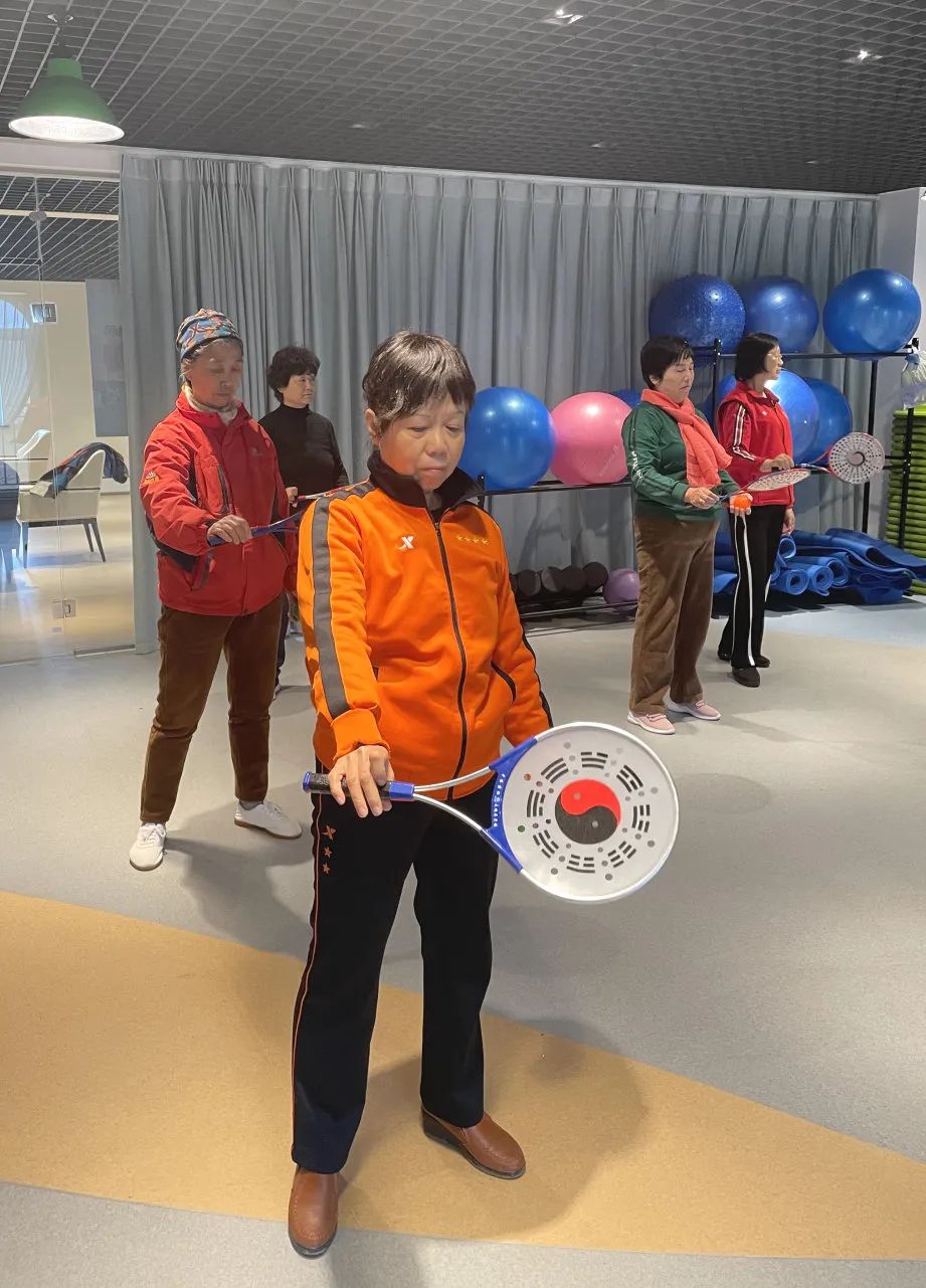 爱莲湾活动回顾 | 柔力球初体验(图6) 爱莲湾活动回顾 | 柔力球初体验(图6)