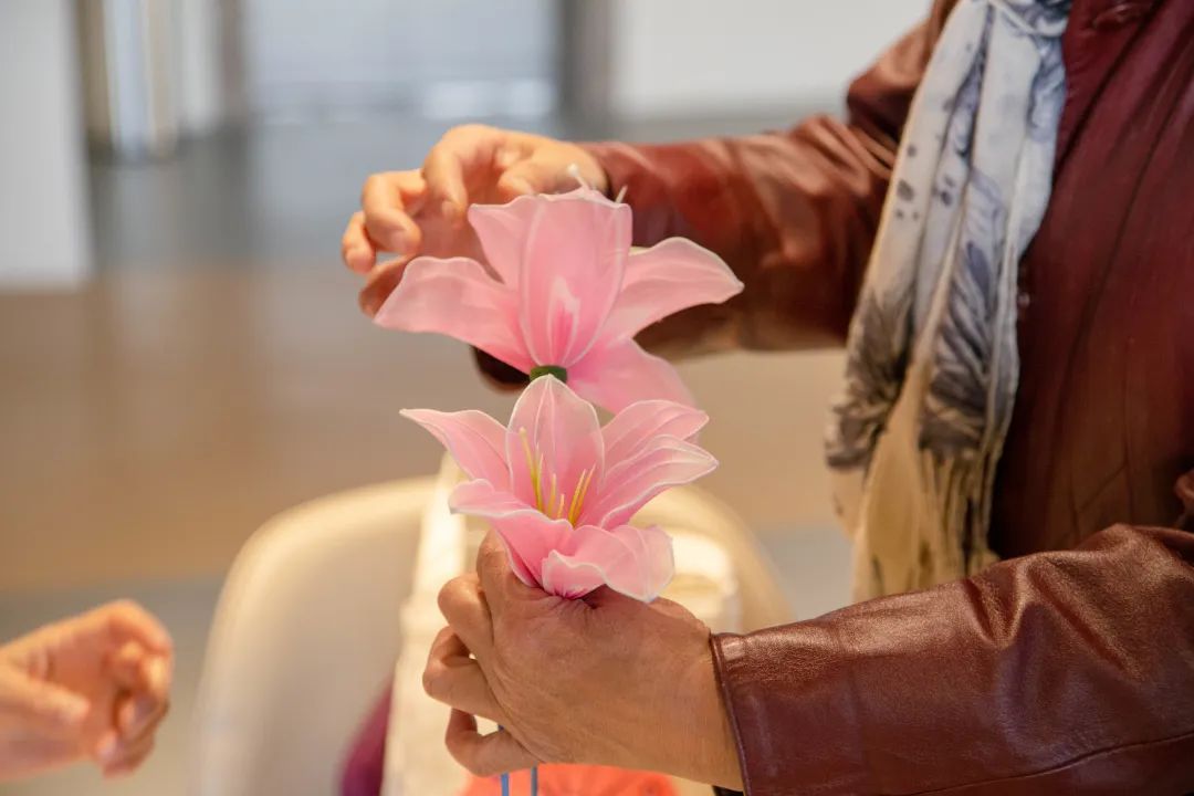 爱莲湾活动回顾 | 手工制作丝网花(图11) 爱莲湾活动回顾 | 手工制作丝网花(图11)