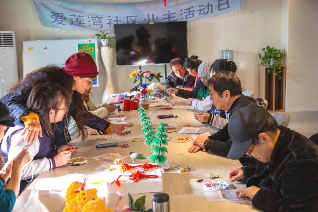 爱莲湾活动回顾 | 巧手慧心 串出精彩——制作手工串珠作品(图2) 爱莲湾活动回顾 | 巧手慧心 串出精彩——制作手工串珠作品(图2)
