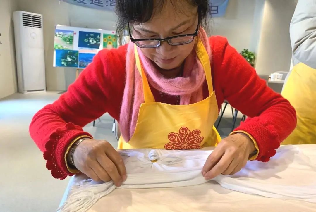 爱莲湾活动回顾 | 传统的古老技艺——扎染(图5) 爱莲湾活动回顾 | 传统的古老技艺——扎染(图5)