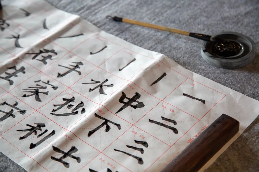 爱莲湾活动回顾 | 执笔修心——书法临摹课(图3) 爱莲湾活动回顾 | 执笔修心——书法临摹课(图3)
