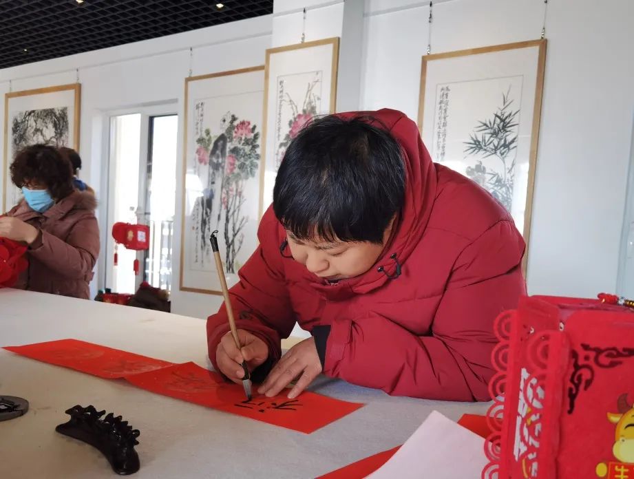 爱莲湾活动回顾 | 巧手做灯笼 挥笔写春联(图7) 爱莲湾活动回顾 | 巧手做灯笼 挥笔写春联(图7)
