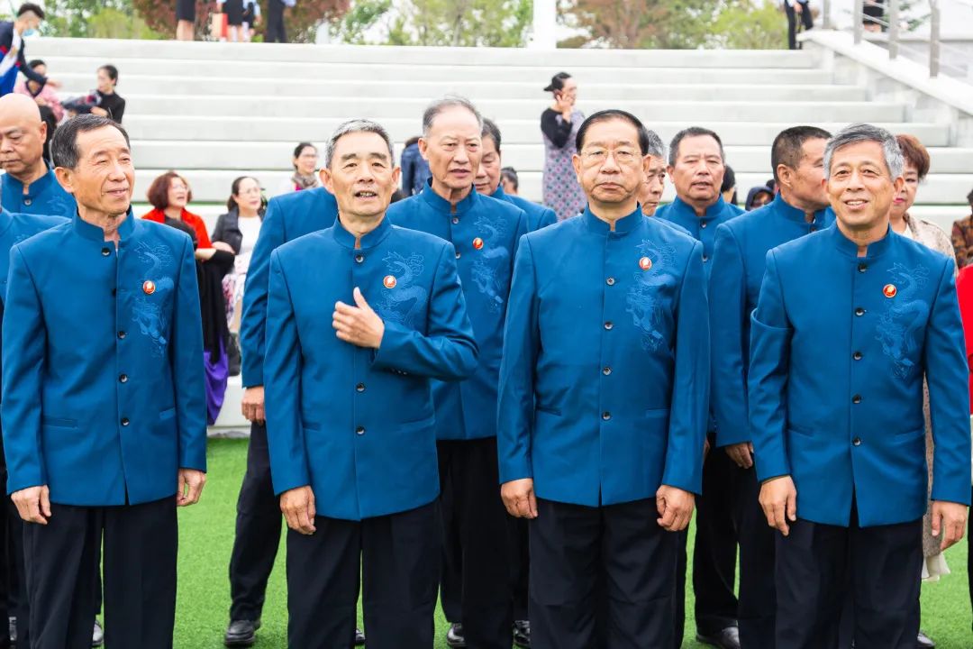 爱莲湾热点 | 爱之梦合唱团以付出与坚持 收获荣成市群众歌咏会决赛一等奖(图3) 爱莲湾热点 | 爱之梦合唱团以付出与坚持 收获荣成市群众歌咏会决赛一等奖(图3)
